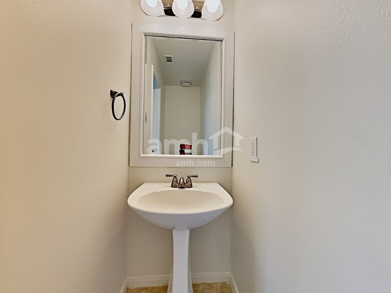 Building Photo - 2738 Springstone Dr