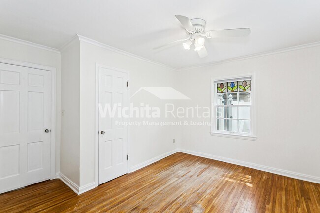 Building Photo - Large 3 bed 2 bath North Riverside Home