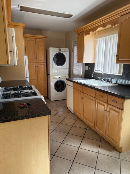 Building Photo - 5618 Riverton Ave