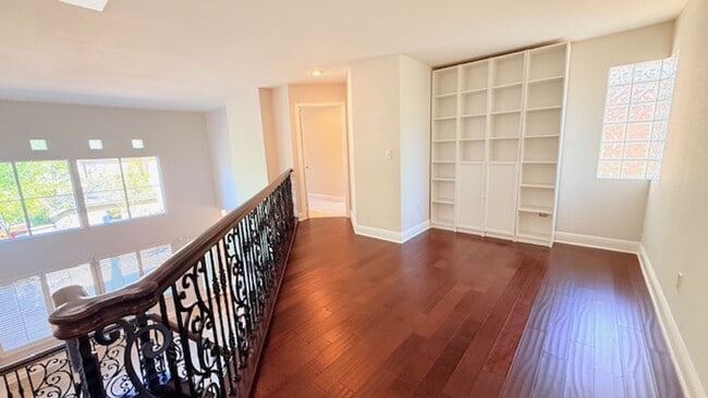 Building Photo - Gorgeous Two (2) Suites--- Executive Style 2BD/2.5BA + Loft, Two-Story TH at The Lake at Canyon L...