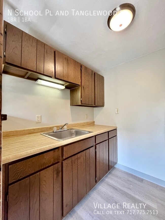 Building Photo - 335 N School Pl