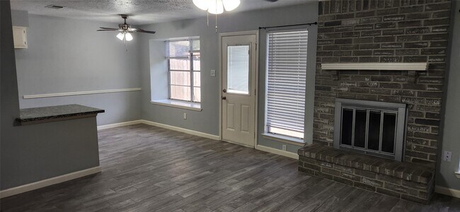 Building Photo - 10115 Enchanted Stone Dr
