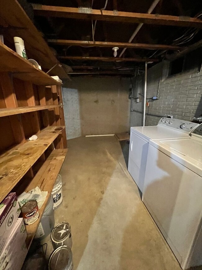 Building Photo - 3 Bedroom Home w/ Garage in Marion, IA