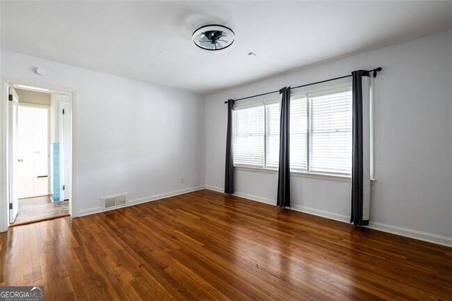 Building Photo - 1205 Spring Valley Ln NE