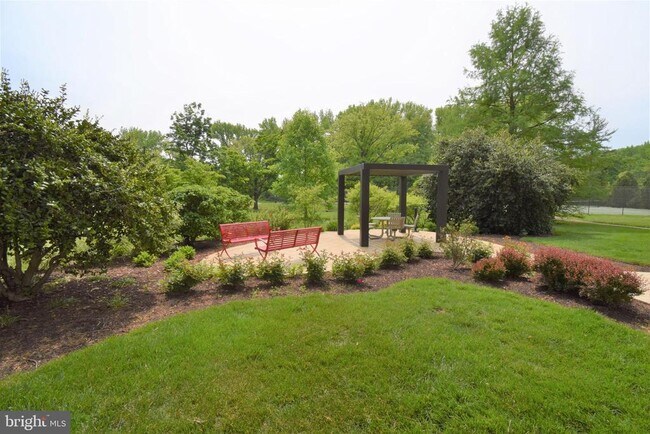 Building Photo - 6641 Wakefield Dr