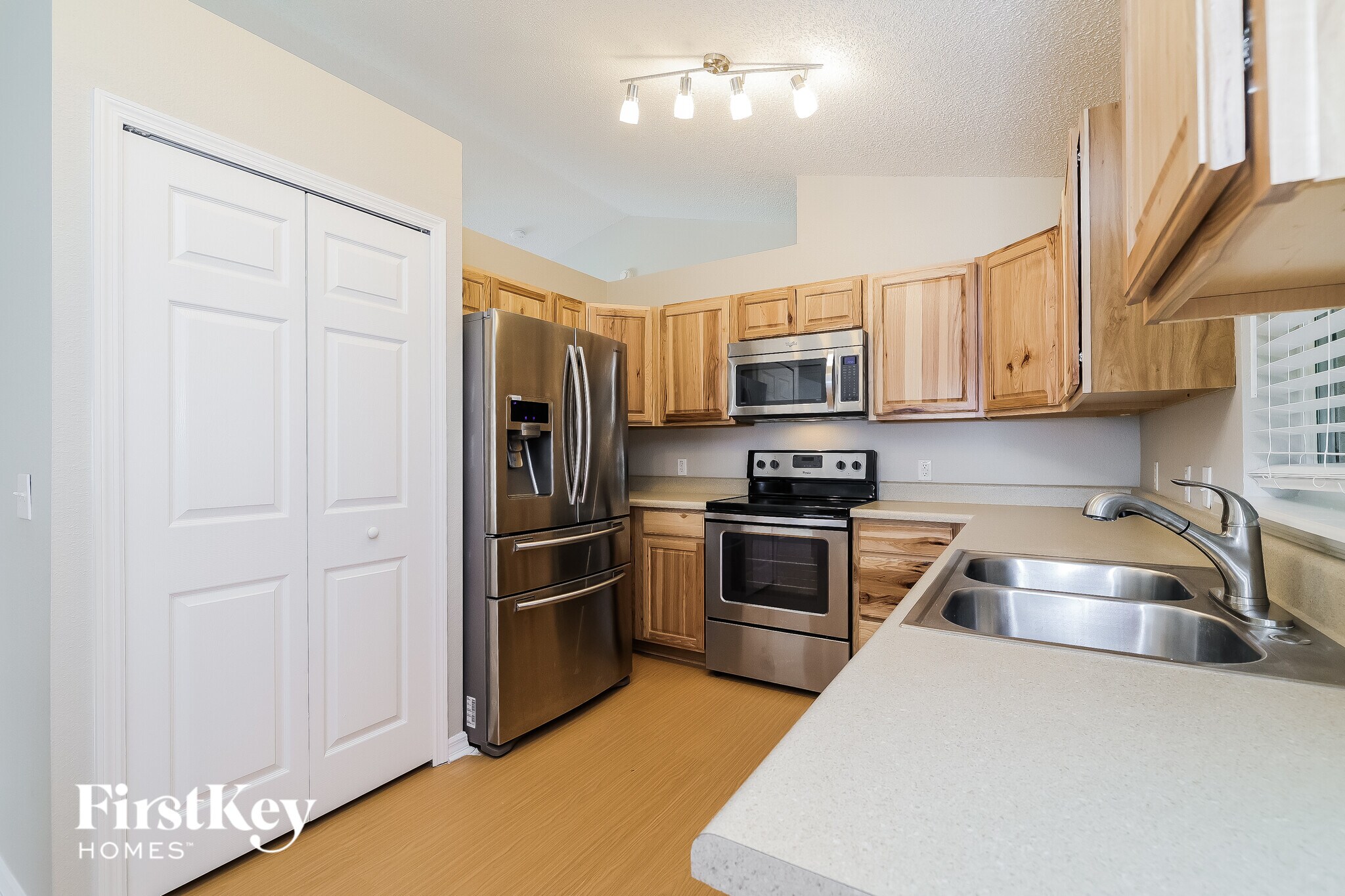 Building Photo - 408 Naples Ct