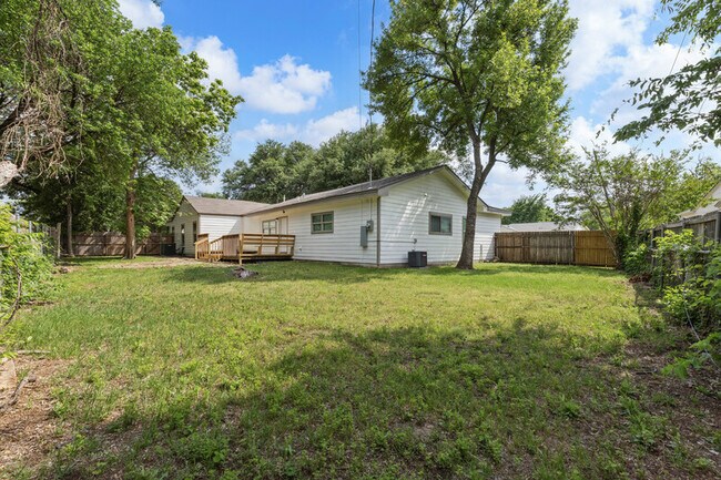 Building Photo - 4016 Winfield Ave