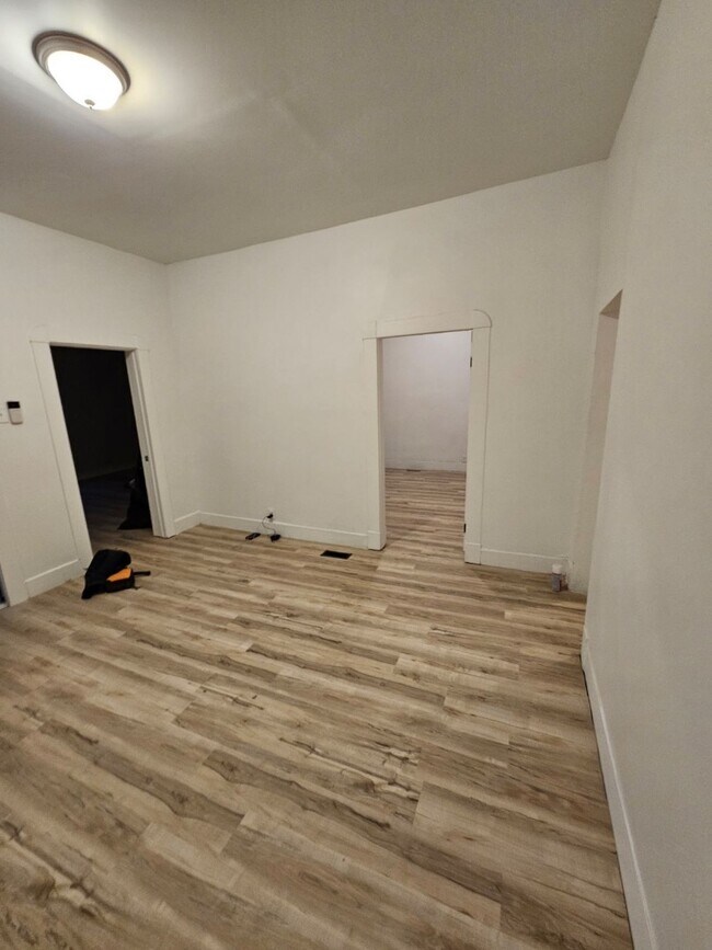 Building Photo - 1206 W 25th St