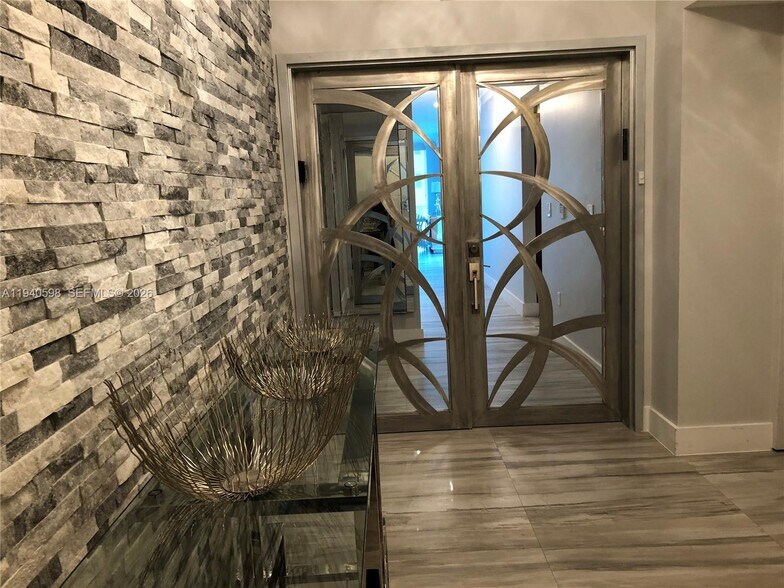 Building Photo - 3101 S Ocean Dr