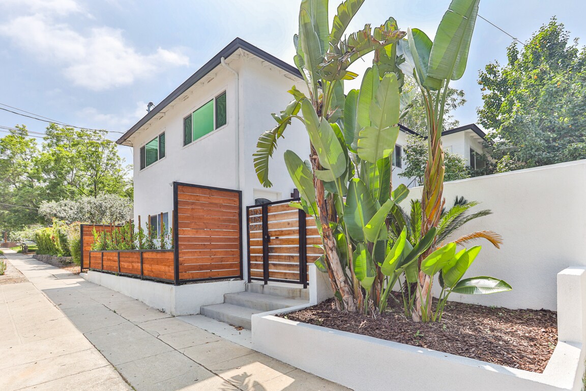 Building Photo - 1425 El Paso Dr