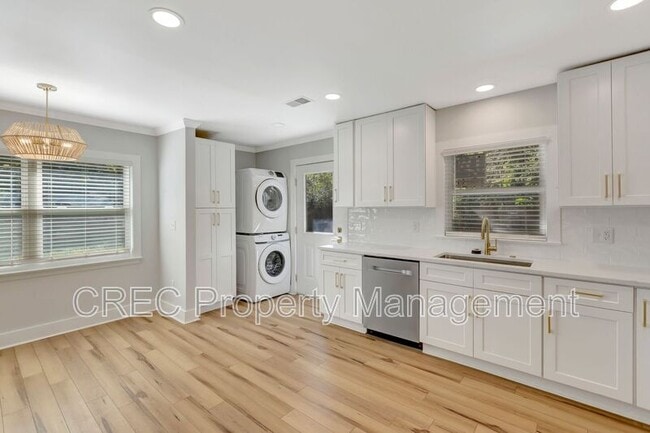 Building Photo - 1757 Skinner Ave