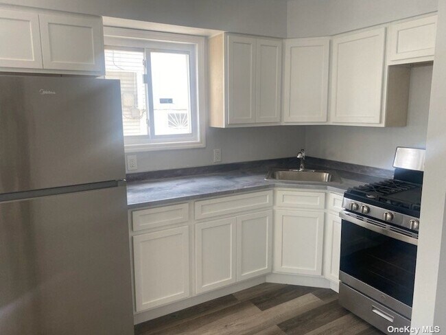 Building Photo - 354 Beach 48th St