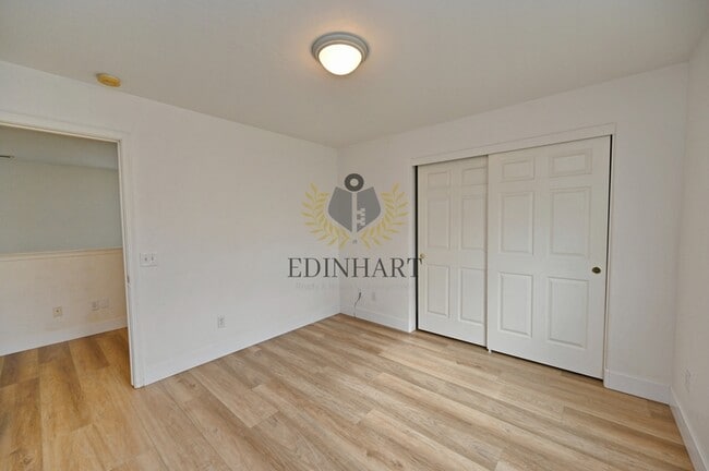 Building Photo - 6083 E Andrews Ave