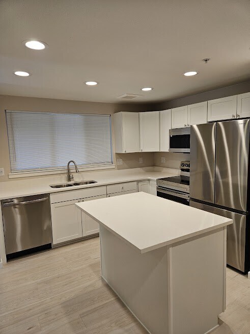 Building Photo - 721 Collyer St