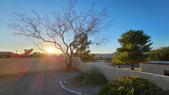 Building Photo - 56814 Mountain View Trail