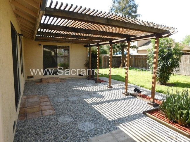 Building Photo - Great 3bd/2ba Home with 2 Car Garage!