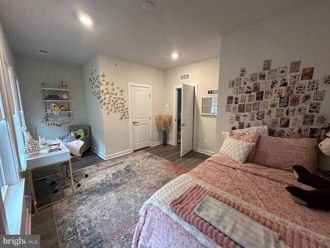 Building Photo - 209 Market Square NW