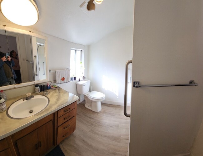 Building Photo - 7 Bedroom 3 bath home close to POLY!!!!