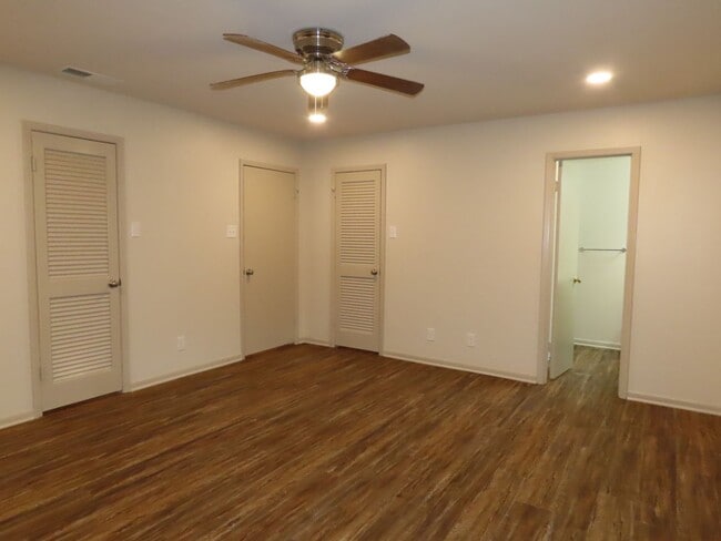 Building Photo - Updated 5 bedroom, 3 bathroom home in Tyle...