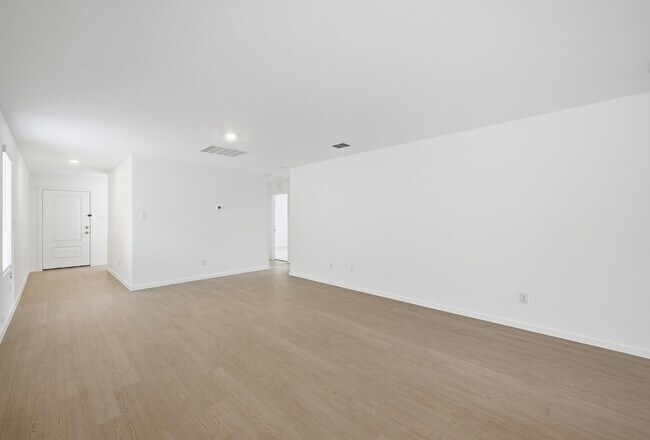 Building Photo - 3928 Pontchartrain Pkwy