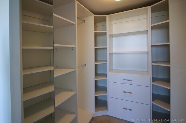 Building Photo - 5600 N Flagler Dr