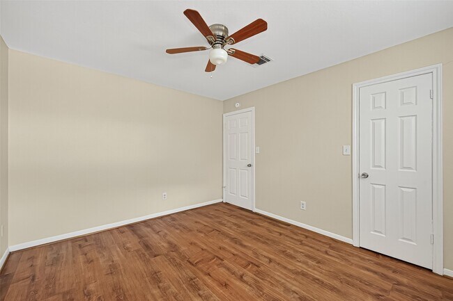 Building Photo - 10815 Shawnbrook Dr