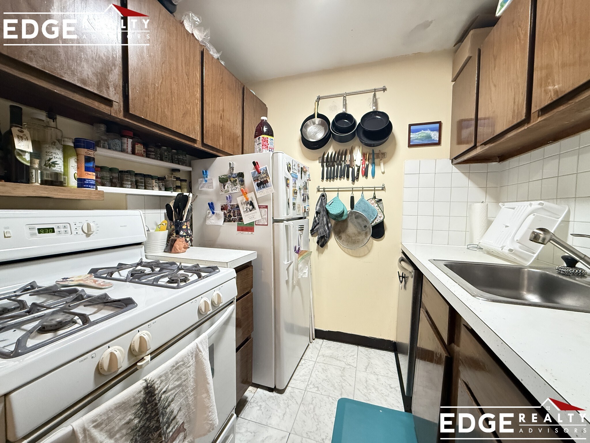 Building Photo - 144 Kenrick St