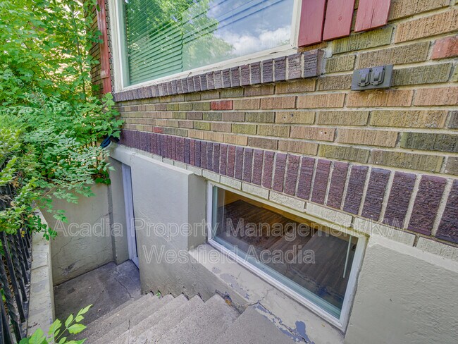 Building Photo - 1067 S 400 E