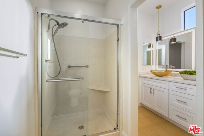 Building Photo - 1727 S Bentley Ave