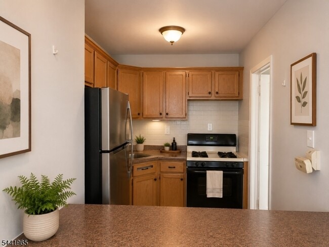 Building Photo - 285 Aycrigg Ave