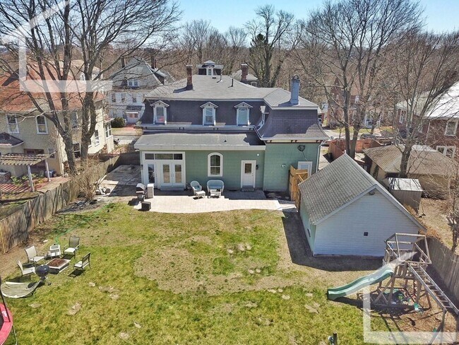 Building Photo - Gorgeous Townhouse in Quincy Avail 9/1