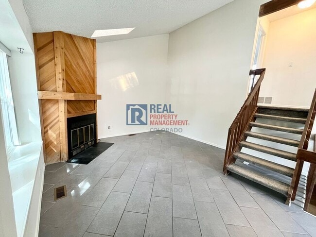 Building Photo - 6825 Overland Dr