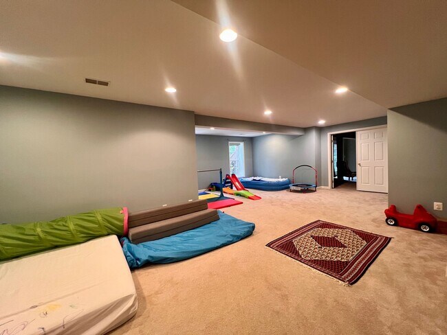 Building Photo - 5920 Nicolet Ct