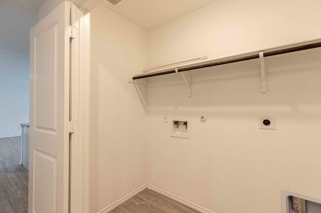 Building Photo - 6562 Runaway Row