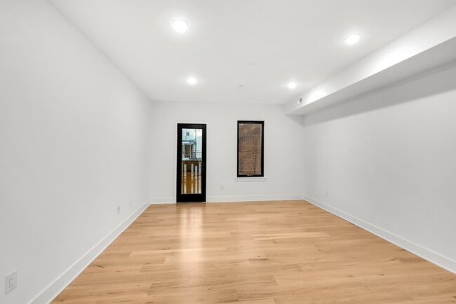 Building Photo - 1328 S 9th St