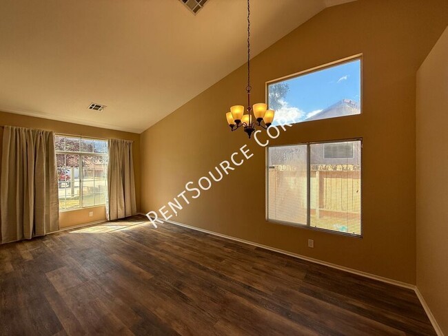 Building Photo - 38758 Almador Ct