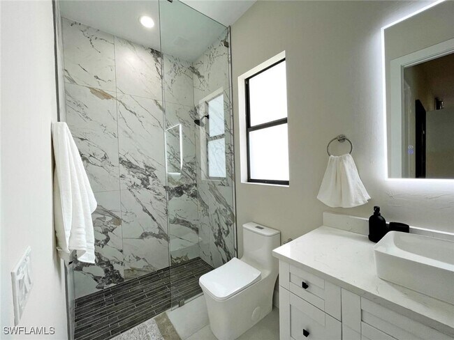 Building Photo - 687 23rd St SW