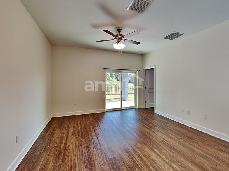 Building Photo - 916 Walden Woods Dr