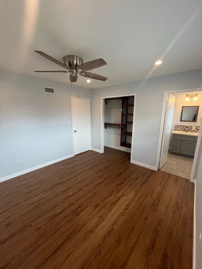 Building Photo - CHARMING 3BD/2BA SINGLE FAMILY HOME IN CLA...