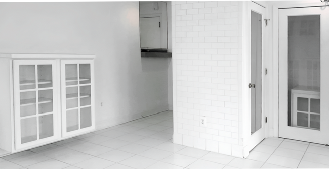 Building Photo - 1001 St Paul St