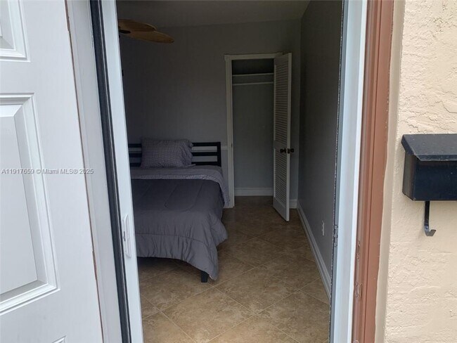 Building Photo - 2021 SW 38th Ave