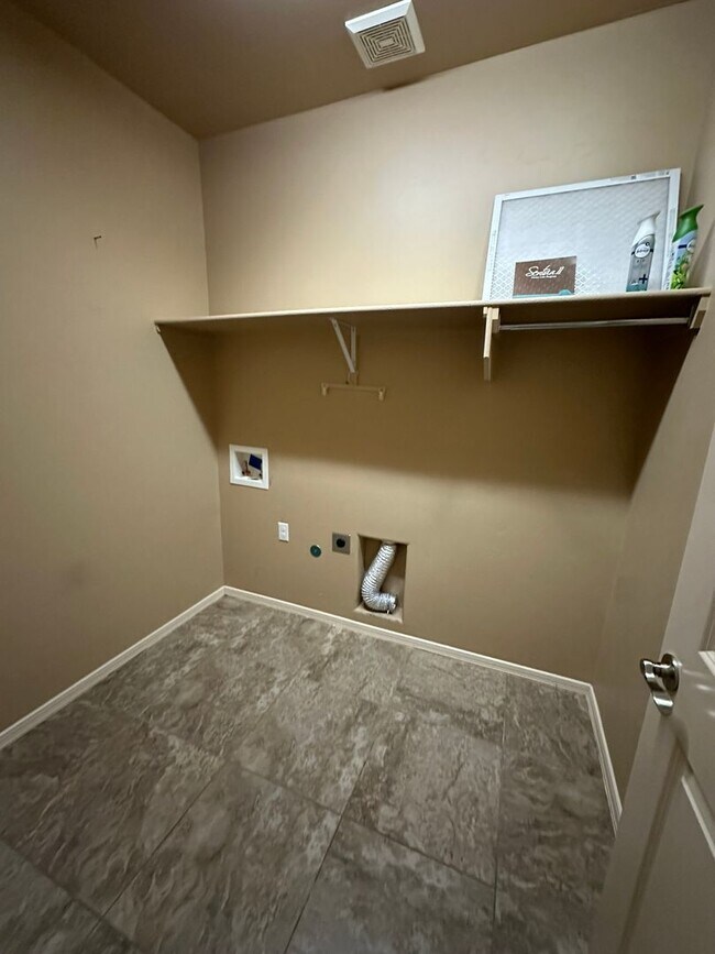 Building Photo - 4747 Zeno Pl