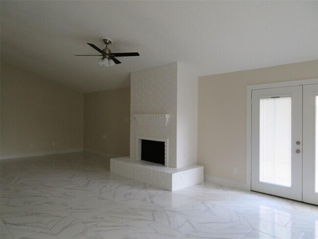 Building Photo - 11619 Bowlan Ln