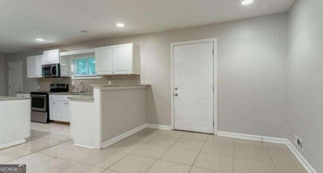 Building Photo - 3409 Hyland Dr