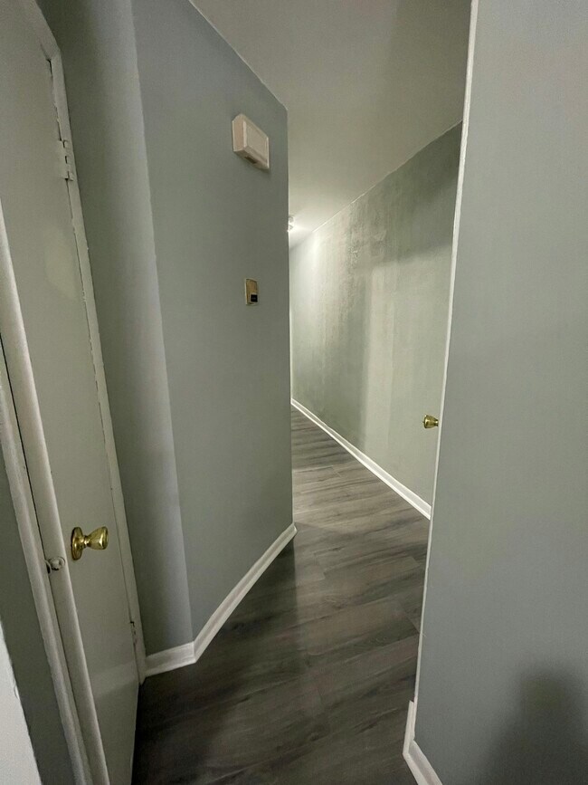 Building Photo - 2831 W Oxford St