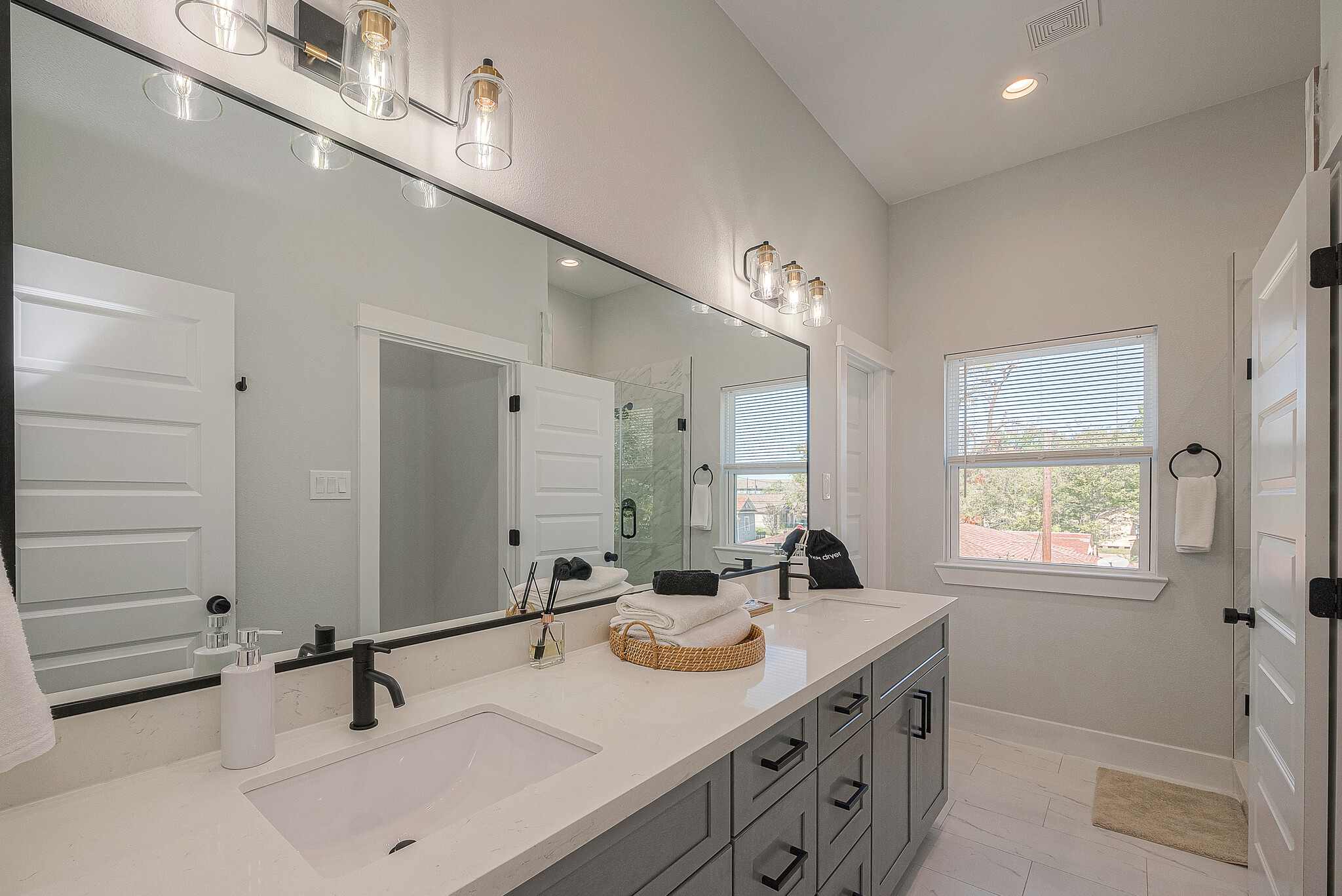 Private ensuite to Primary bedroom - 2105 Sam Wilson St