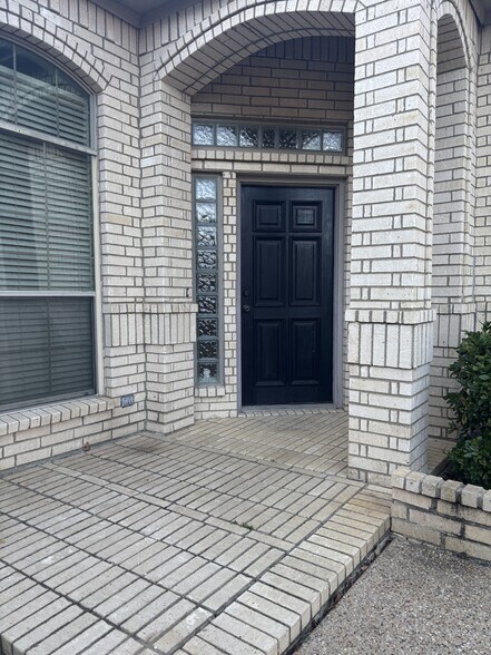 Building Photo - 552 Palomino Way