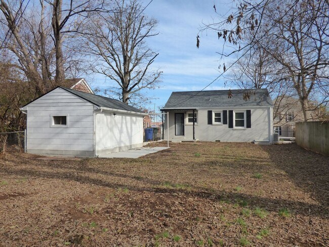 Building Photo - 206 Broadview Dr