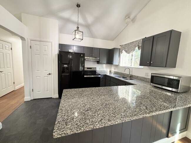 Building Photo - 2243 Aspen Hills Dr