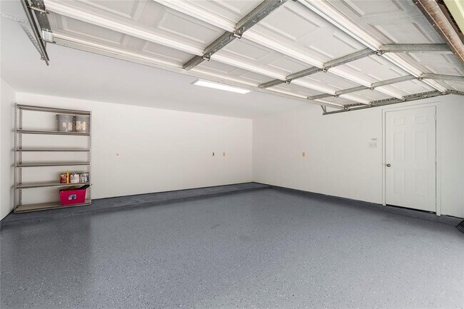 Building Photo - 910 McDaniel Dr